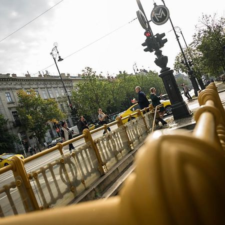Best Seasons La Famiglia Budapest Extérieur photo