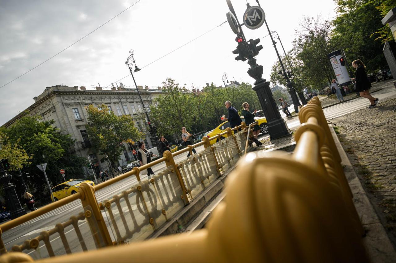 Best Seasons La Famiglia Budapest Extérieur photo