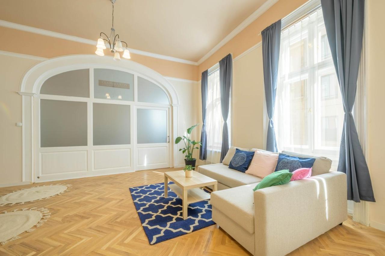 Best Seasons La Famiglia Budapest Extérieur photo