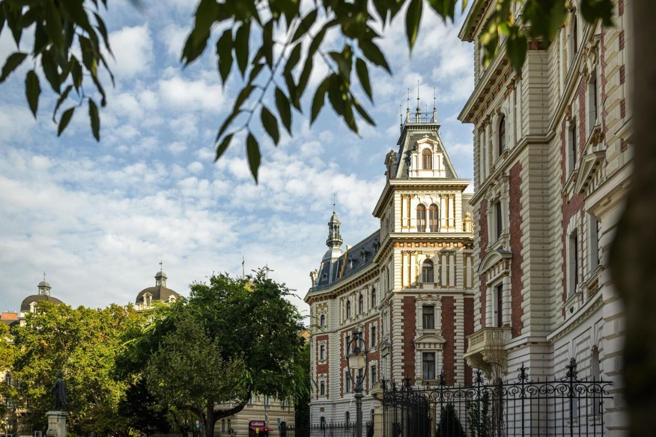 Best Seasons La Famiglia Budapest Extérieur photo